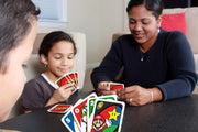 Mattel Games UNO® Super Mario Jeu de Cartes à l’effigie des Personnages du célèbre Jeu vidéo, Paquet de 112 Cartes illustrées, Cadeau pour collectionneurs et Enfants à partir de 7 Ans, DRD00