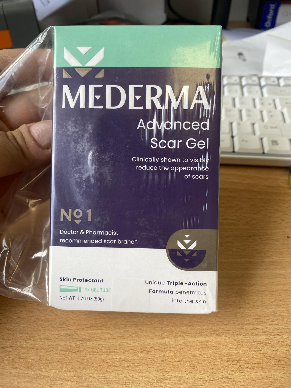 Mederma Advanced Scar Gel 1 x Daily Reduces The Appearance of Old New Scars #1 Doctor Pharmacist Recommended Brand for Scars 1,76 oz, Clear, 100 g (2 x 50 g)