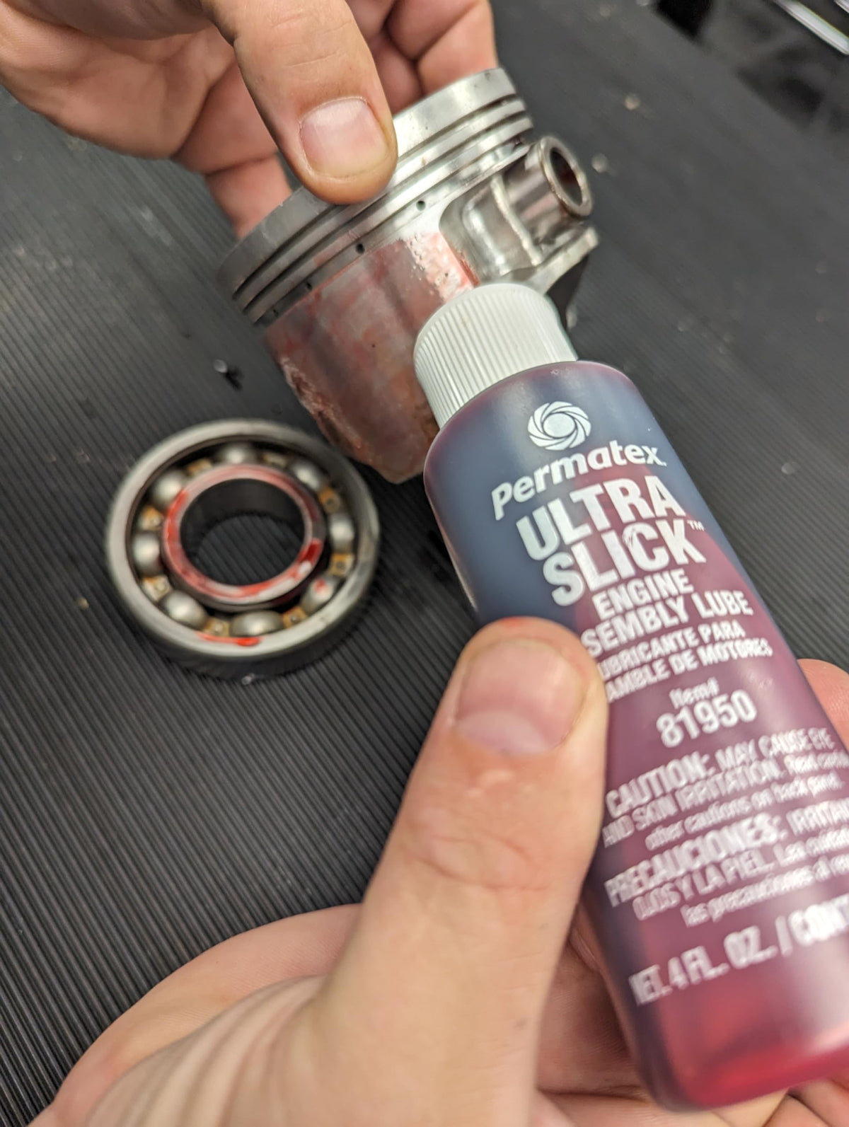 Permatex 81950 Ultra Slick Red Engine Assembly Lube, Essential for New Or Engine re-Builds, Formulation 1 x 118ml