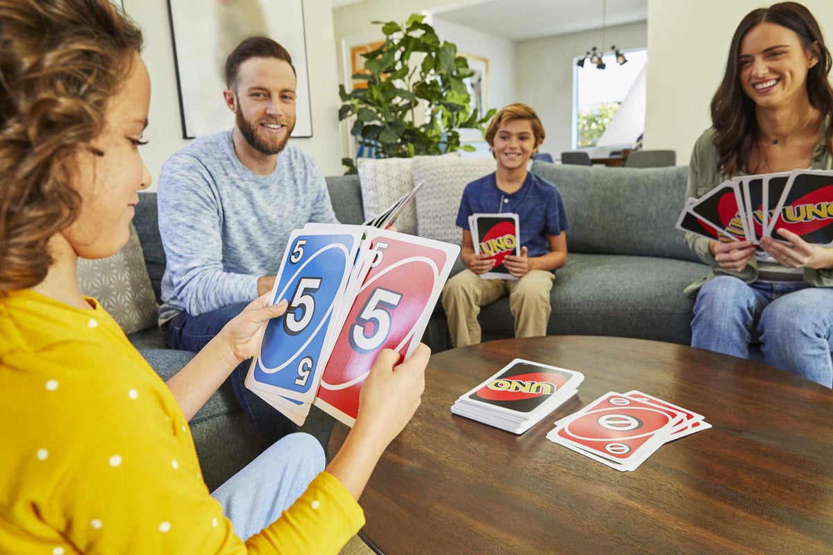 Mattel Games Jeu de Cartes géant UNO, 7 Ans+, 2-10 Joueurs