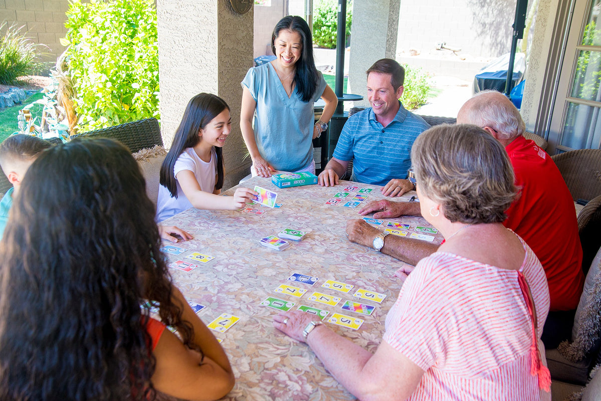 Magilano SKYJO, Jeu de Cartes Amusant pour Les Jeunes et Les Moins Jeunes, des soirées de Jeu Amusantes dans Le Cercle d'amis et de Famille.